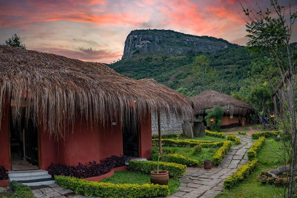 Deshadan Eco Valley Resort - An Eco Friendly Mud House Kanthalloor Exterior foto